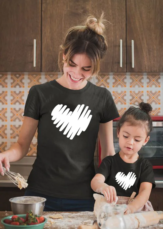 Едни и същи семейни тениски с изображение на сърце за мама и деца, лятна един и същ дрехи за семейството, тениски за мама и бебе
