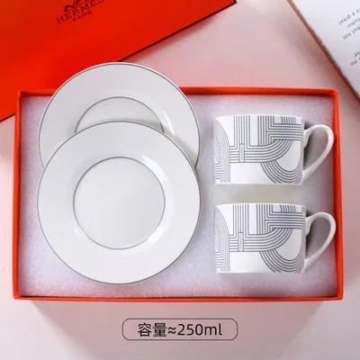 Европейският стил на чиста черна утайка от чаша и чиния, комплект за следобеден чай, чай, чаша черен чай от костен порцелан, подарък кутия на housewarming